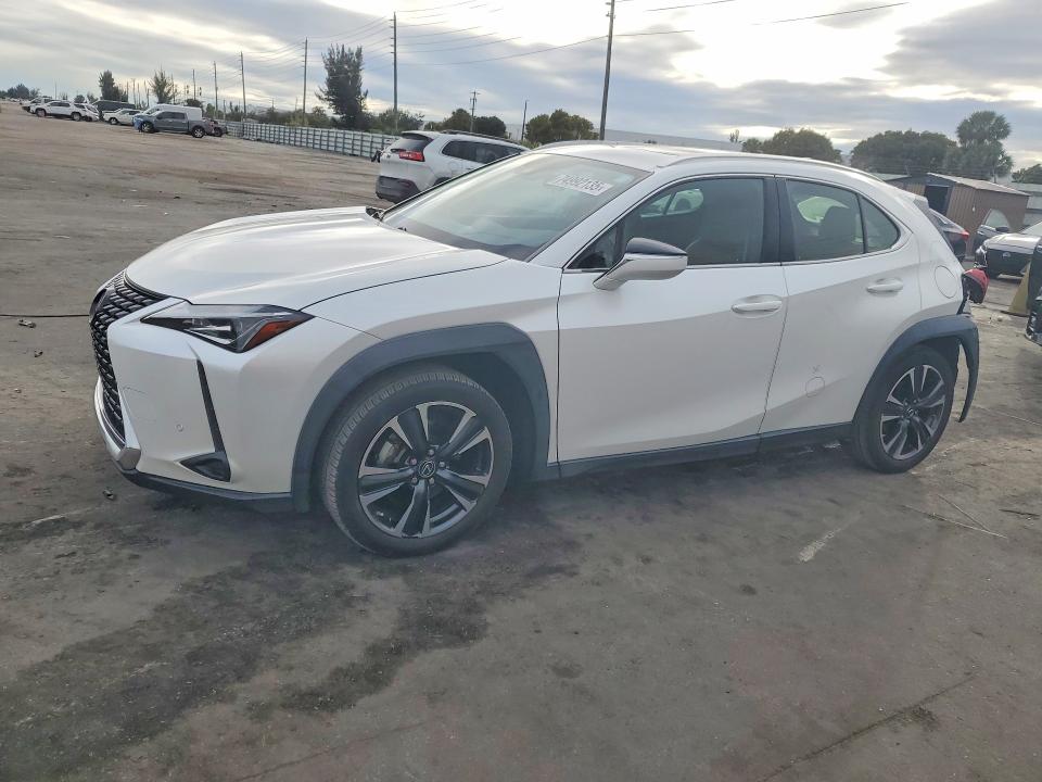 LEXUS UX 2021 z numerem VIN JTHX3JBH8M2040396 - Zdjęcie z aukcji