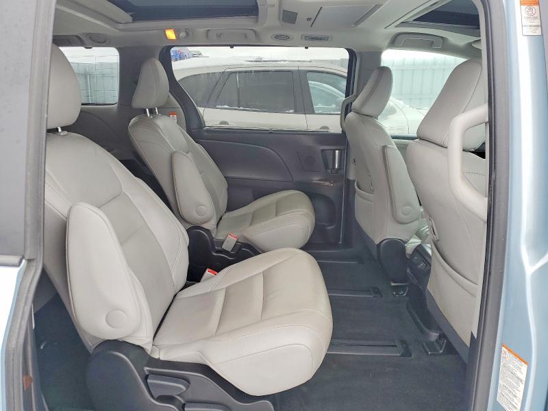 Photo 11 from auction – 2015 TOYOTA SIENNA XLE with VIN 5TDDK3DC8FS094183
