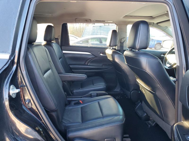 Photo 11 from auction – 2018 TOYOTA HIGHLANDER with VIN 5TDJZRFH5JS530894