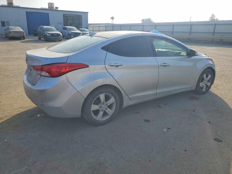 Photo 3 from auction – 2013 HYUNDAI ELANTRA with VIN 5NPDH4AE0DH415792