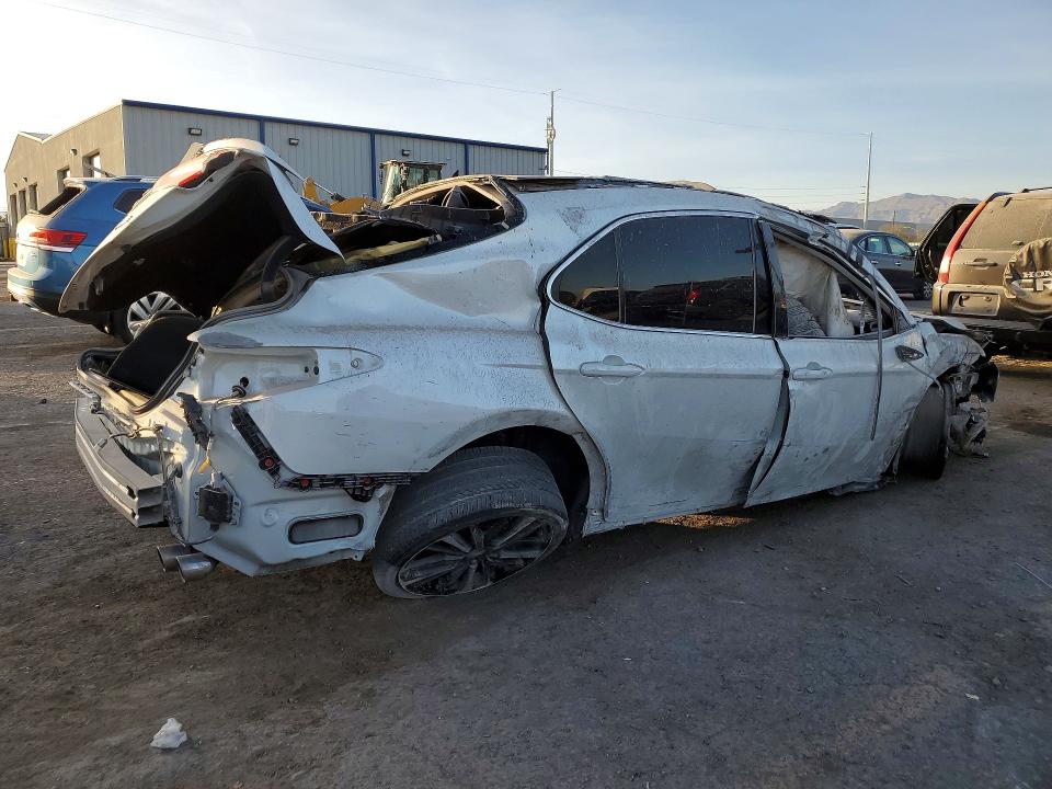 Photo 3 from auction – 2022 TOYOTA CAMRY with VIN 4T1KZ1AK2NU066274