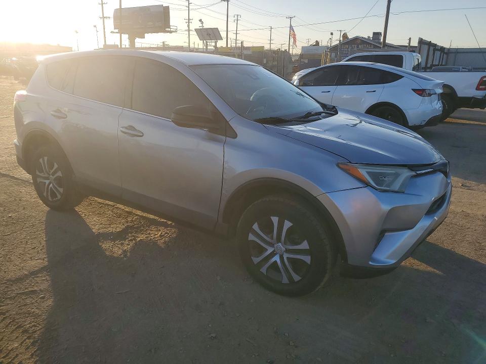 Zdjęcie 4 z aukcji – 2018 TOYOTA RAV4 z VIN JTMZFREV5JD127352