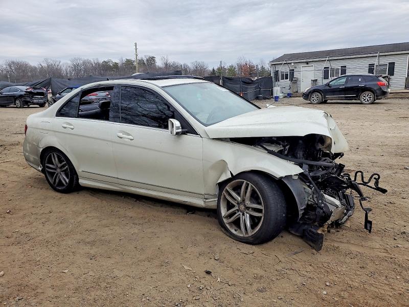 Photo 4 from auction – 2012 MERCEDES-BENZ C 300 4MAT with VIN WDDGF8BB8CR192753