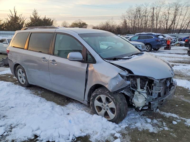 Photo 4 from auction – 2016 TOYOTA SIENNA with VIN 5TDKK3DCXGS694177