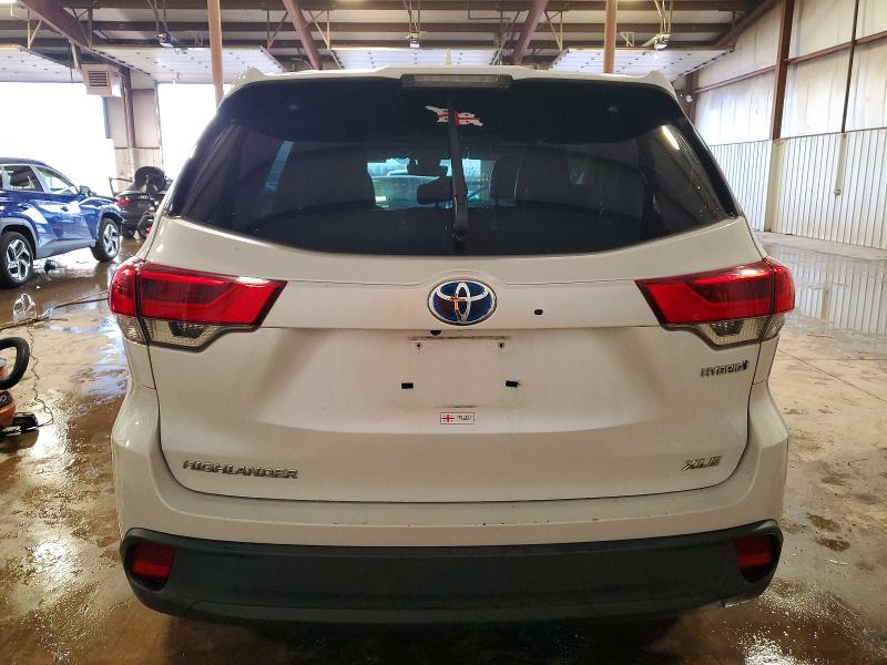 Photo 6 from auction – 2018 TOYOTA HIGHLANDER with VIN 5TDJGRFH3JS051363