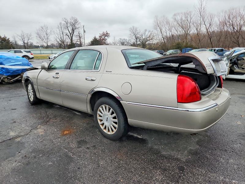Photo 2 from auction – 2003 LINCOLN TOWN CAR S with VIN 1LNHM82W63Y612762