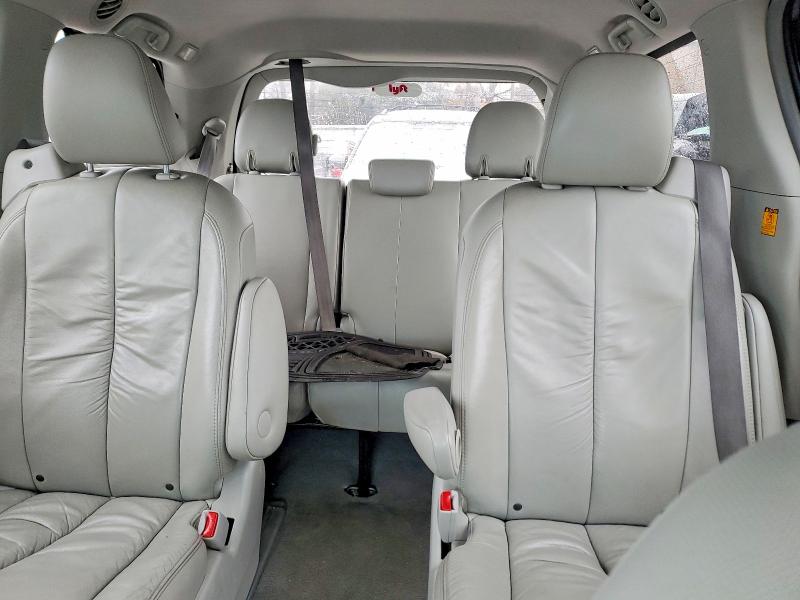 Photo 10 from auction – 2011 TOYOTA SIENNA XLE with VIN 5TDDK3DC4BS016056