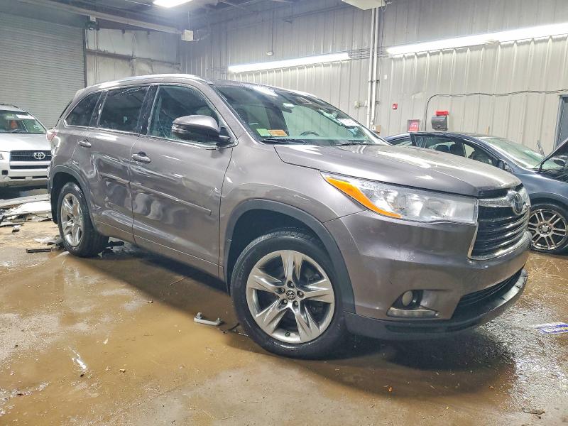 Photo 4 from auction – 2016 TOYOTA HIGHLANDER with VIN 5TDDKRFH5GS248832