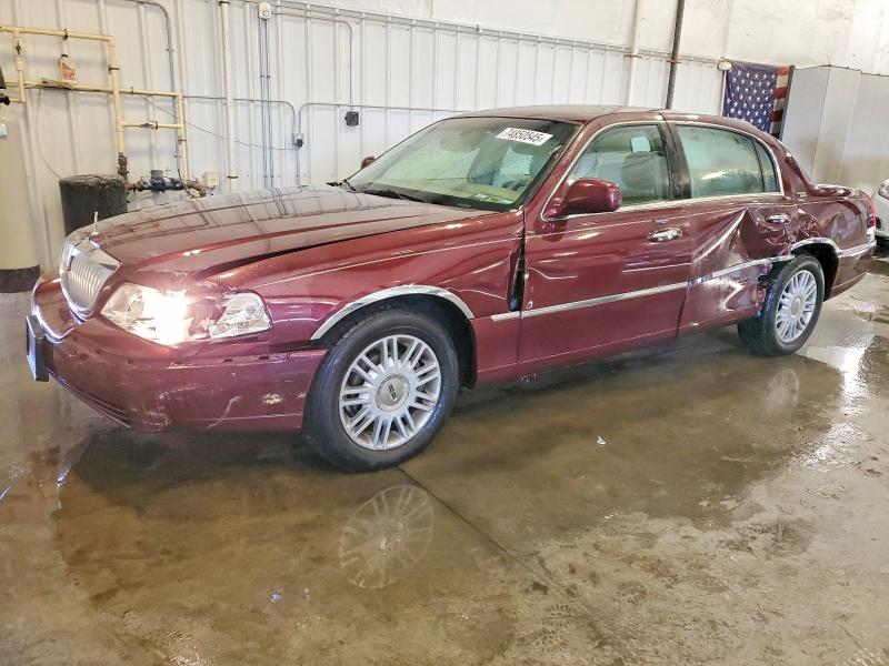 LINCOLN TOWN CAR 2008 with VIN 2LNHM82VX8X656083 - Photo from auction
