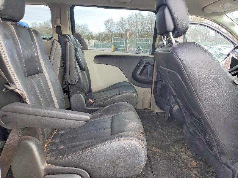 Photo 11 from auction – 2014 CHRYSLER TOWN & COU with VIN 2C4RC1BG8ER149106