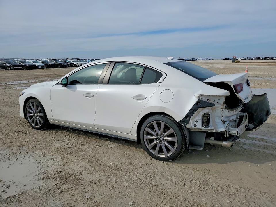 Photo 2 from auction – 2020 MAZDA 3 with VIN 3MZBPADLXLM138612