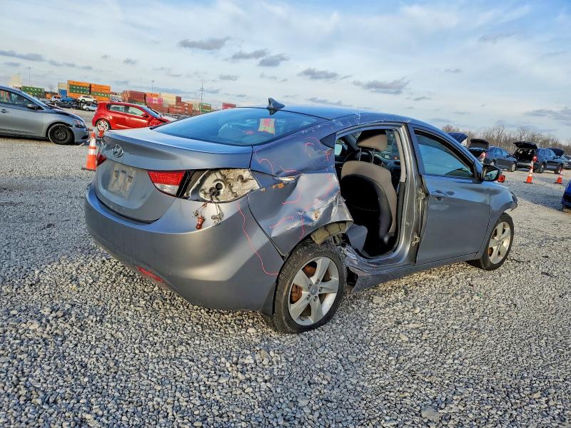 Photo 3 from auction – 2013 HYUNDAI ELANTRA with VIN KMHDH4AE2DU919147