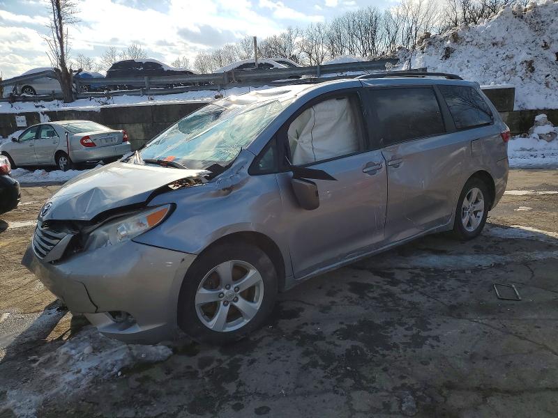 TOYOTA SIENNA LE 2015 with VIN 5TDKK3DC8FS543708 - Photo from auction
