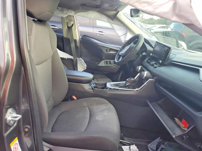 Photo 7 from auction – 2019 TOYOTA RAV4 XLE with VIN JTMP1RFV4KD514299