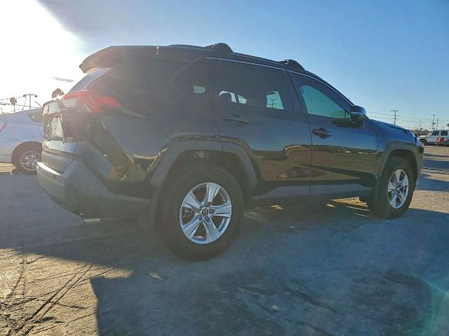 Photo 3 from auction – 2021 TOYOTA RAV4 XLE with VIN 2T3W1RFVXMC087228