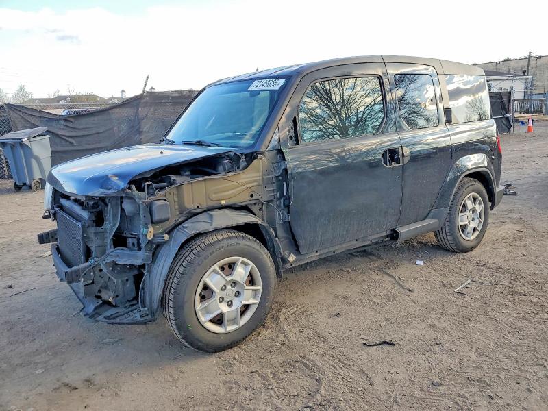 HONDA ELEMENT LX 2011 with VIN 5J6YH2H39BL006235 - Photo from auction