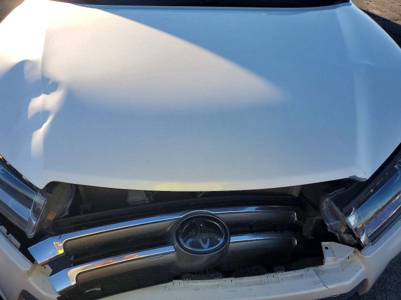 Photo 11 from auction – 2018 TOYOTA HIGHLANDER with VIN 5TDDZRFH3JS870302