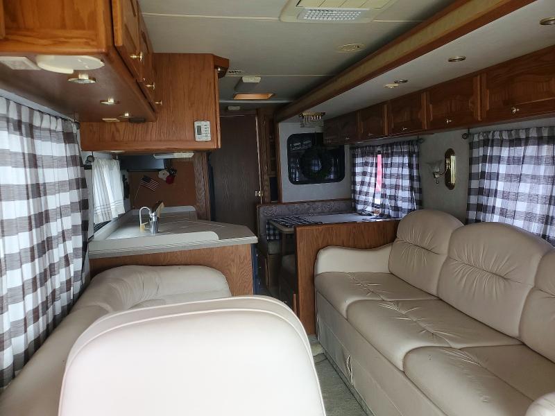 Photo 10 from auction – 2001 FREIGHTLINER CHASSIS X with VIN 4UZAAHBS71CJ50276