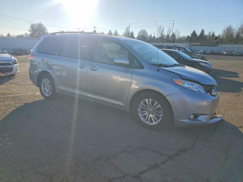 Photo 4 from auction – 2013 TOYOTA SIENNA XLE with VIN 5TDYK3DC6DS336581