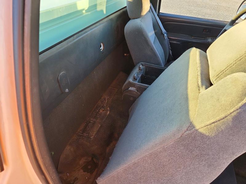 Photo 10 from auction – 2005 CHEVROLET SILVERADO with VIN 1GCEC14Z65Z206681