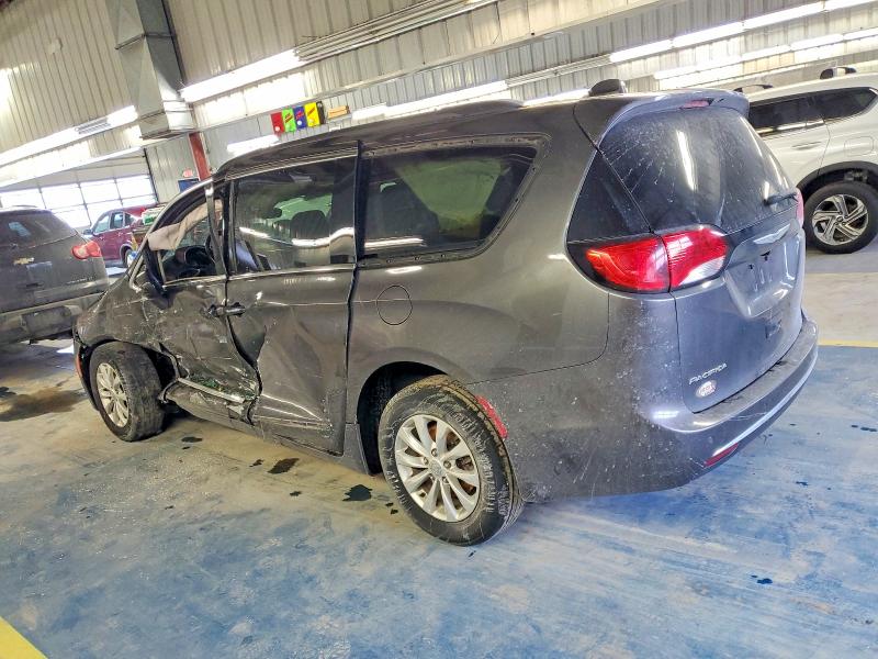 Photo 2 from auction – 2017 CHRYSLER PACIFICA T with VIN 2C4RC1BG9HR524571