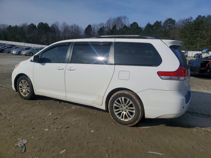Photo 2 from auction – 2011 TOYOTA SIENNA XLE with VIN 5TDYK3DC8BS040328