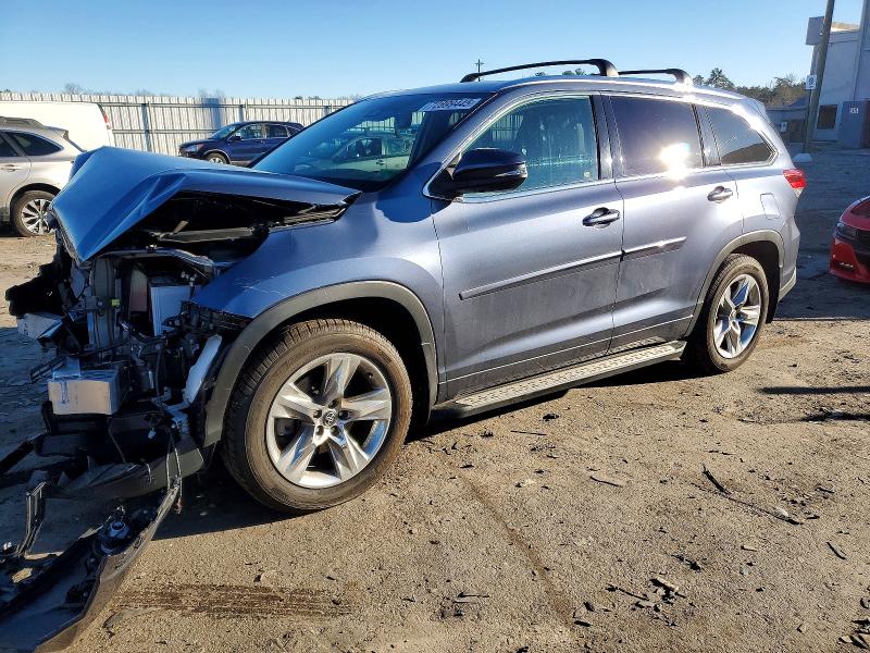 TOYOTA HIGHLANDER 2018 with VIN 5TDDZRFH0JS827276 - Photo from auction