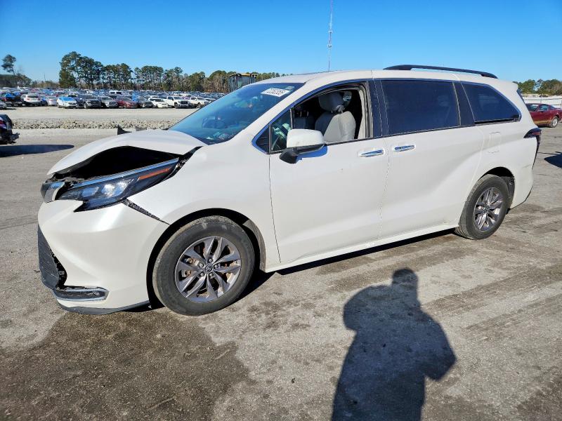 Photo 1 from auction – 2024 TOYOTA SIENNA XLE with VIN 5TDYSKFC3RS123876