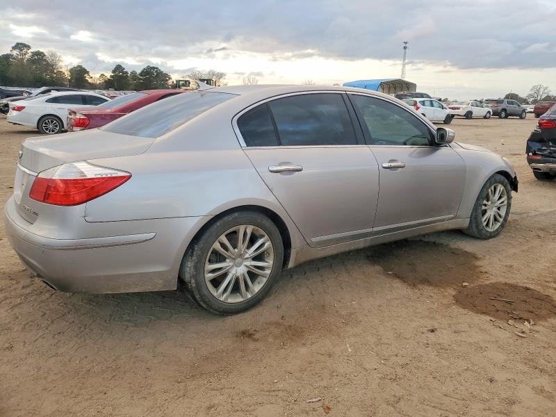 Photo 3 from auction – 2011 HYUNDAI GENESIS 4. with VIN KMHGC4DF7BU113379