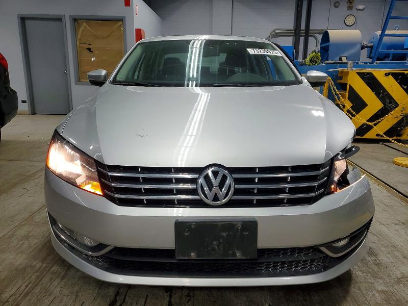 Photo 5 from auction – 2015 VOLKSWAGEN PASSAT SEL with VIN 1VWCS7A30FC123231