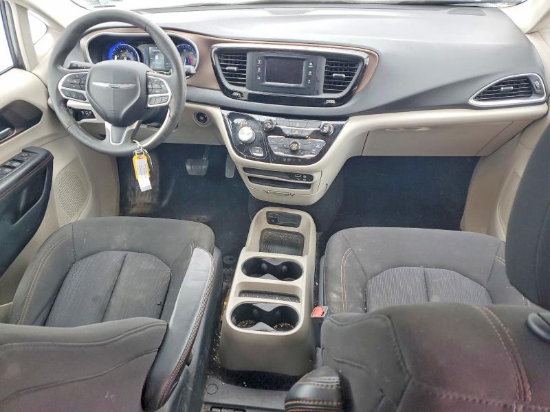 Photo 8 from auction – 2017 CHRYSLER PACIFICA with VIN 2C4RC1CG9HR502956