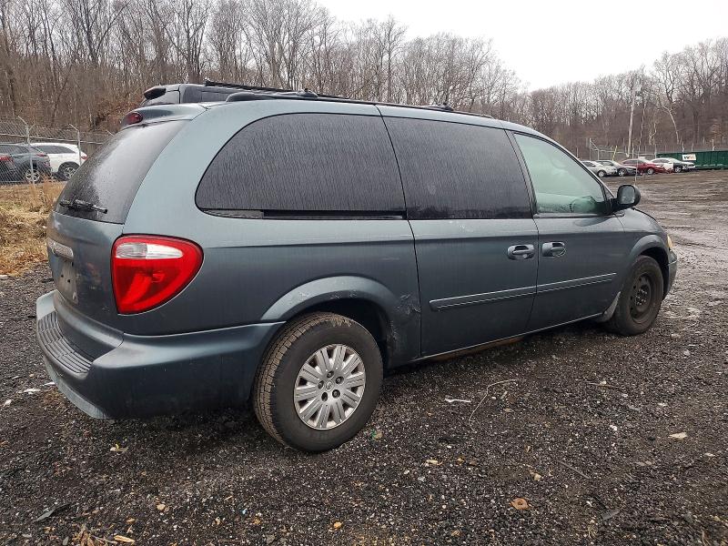Photo 3 from auction – 2006 CHRYSLER TOWN AND C with VIN 2A4GP44R96R601393