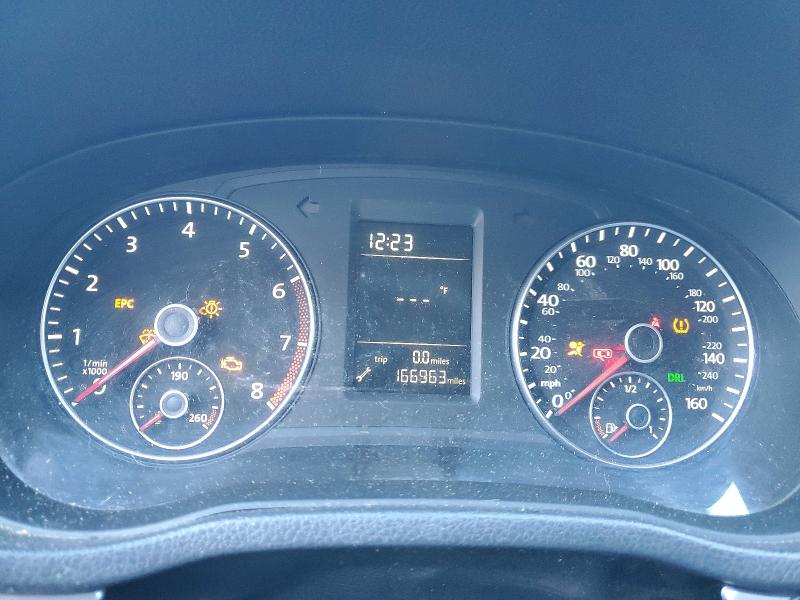 Photo 9 from auction – 2014 VOLKSWAGEN PASSAT S with VIN 1VWAH7A31EC023014