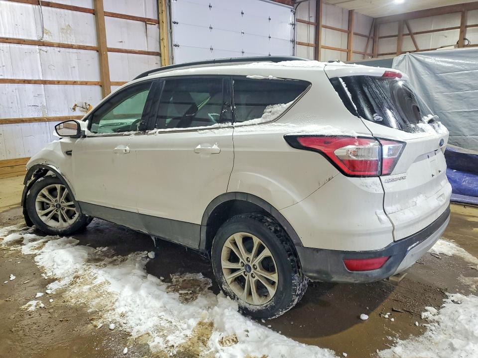 Photo 2 from auction – 2018 FORD ESCAPE with VIN 1FMCU9GD5JUD36232