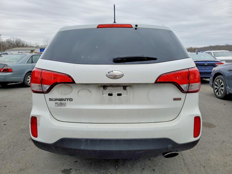 Foto 6 de la subasta – 2015 KIA SORENTO con VIN 5XYKT3A67FG591161
