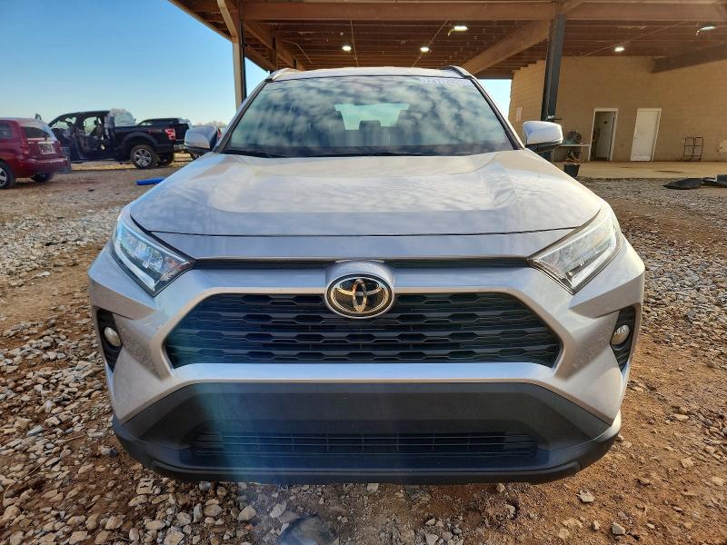 Photo 5 from auction – 2020 TOYOTA RAV4 XLE with VIN 2T3W1RFV4LC073047