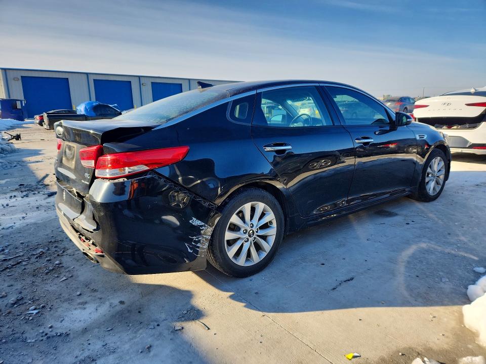 Photo 3 from auction – 2016 KIA OPTIMA with VIN 5XXGU4L32GG112811