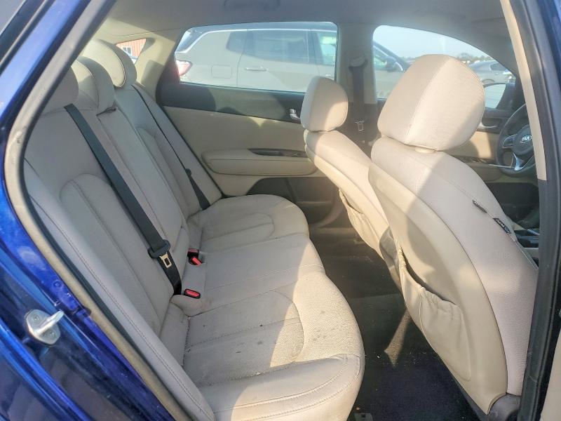 Photo 10 from auction – 2017 KIA OPTIMA with VIN 5XXGT4L37HG123226