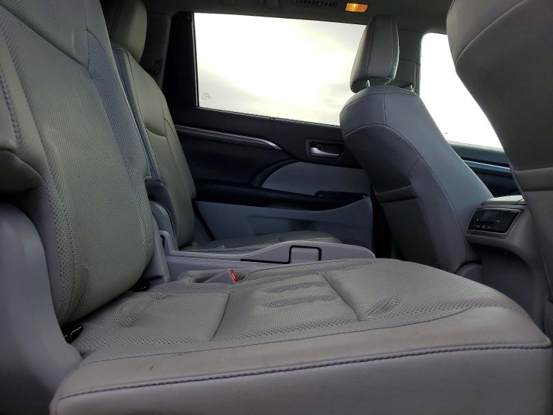 Photo 11 from auction – 2017 TOYOTA HIGHLANDER with VIN 5TDDZRFH7HS474917