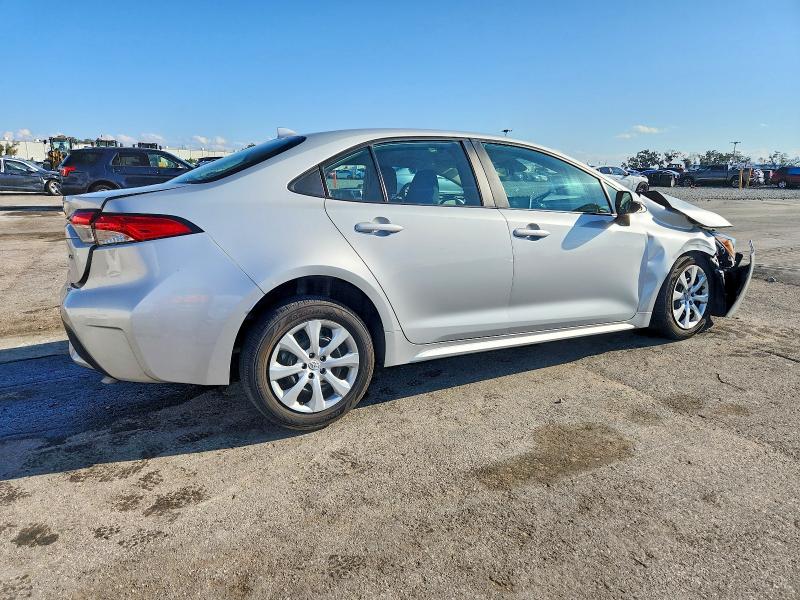 Photo 3 from auction – 2021 TOYOTA COROLLA LE with VIN 5YFEPMAE1MP166610
