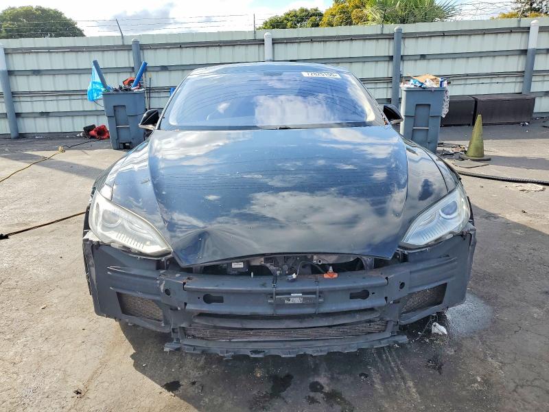 Photo 5 from auction – 2013 TESLA MODEL S with VIN 5YJSA1DP8DFP28367