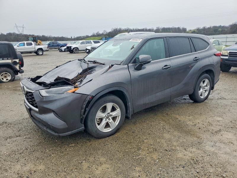 TOYOTA HIGHLANDER 2022 with VIN 5TDCZRBH0NS588223 - Photo from auction