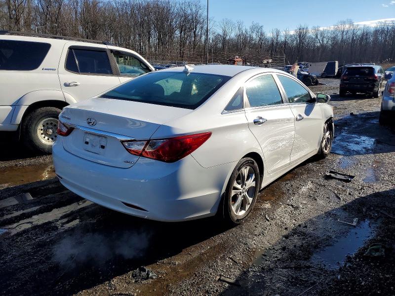 Photo 3 from auction – 2013 HYUNDAI SONATA SE with VIN 5NPEC4AC1DH694686