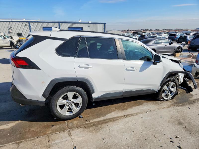 Photo 3 from auction – 2019 TOYOTA RAV4 XLE with VIN 2T3P1RFV2KC002898