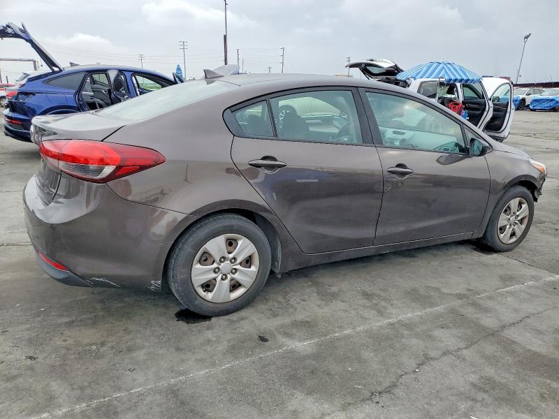 Photo 3 from auction – 2017 KIA FORTE LX with VIN 3KPFL4A74HE131651