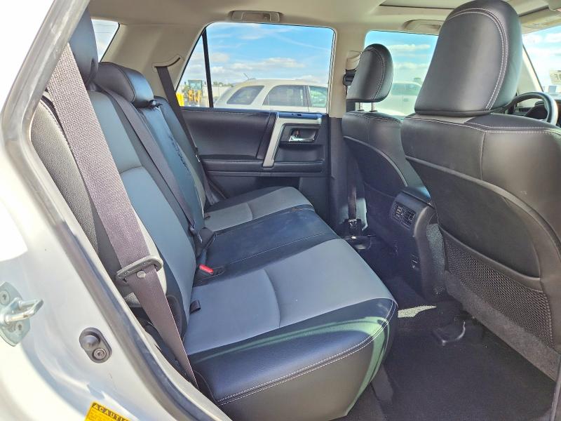 Photo 11 from auction – 2015 TOYOTA 4RUNNER SR with VIN JTEZU5JR8F5085618