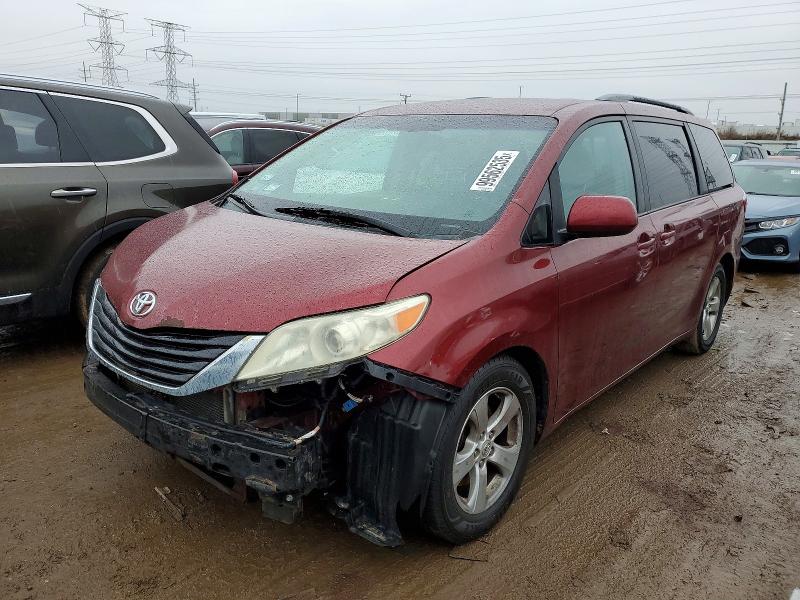 Photo 1 from auction – 2015 TOYOTA SIENNA LE with VIN 5TDKK3DC9FS573073
