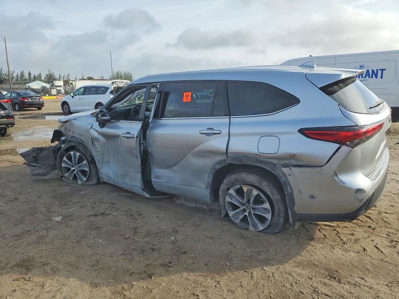 Photo 2 from auction – 2022 TOYOTA HIGHLANDER with VIN 5TDGZRBH4NS231578