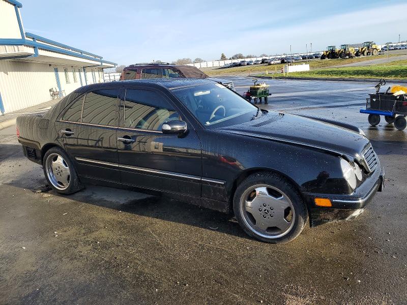 Photo 4 from auction – 2001 MERCEDES-BENZ E 320 with VIN WDBJF65J11B251167