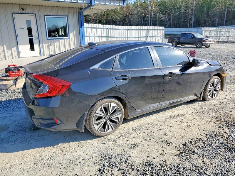 Photo 3 from auction – 2017 HONDA CIVIC EX with VIN 2HGFC1F38HH656979